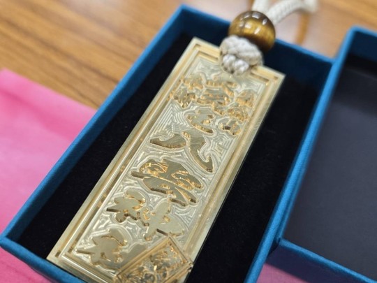 ［2個］木札 ネックレス　75×35×11（㎜） 家紋/祭り札/喧嘩札/オーダー 木札 ネックレス 75×35×11（㎜）家紋入り/喧嘩札/祭り札/名前